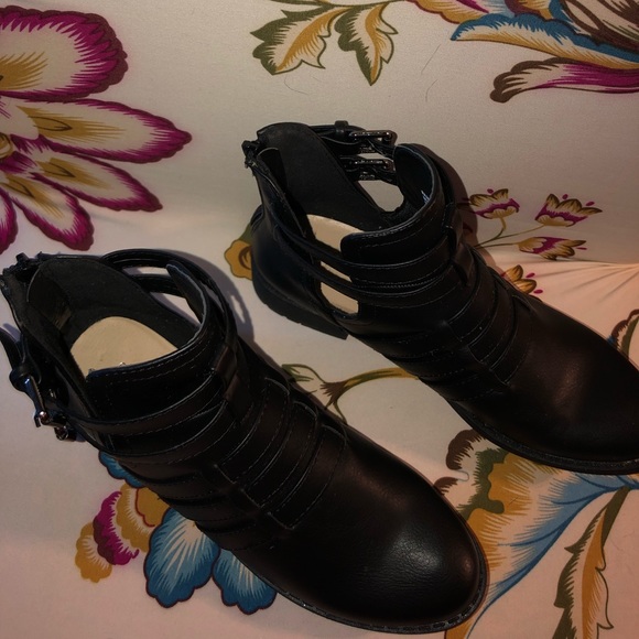 Ankle booties - Picture 2 of 6